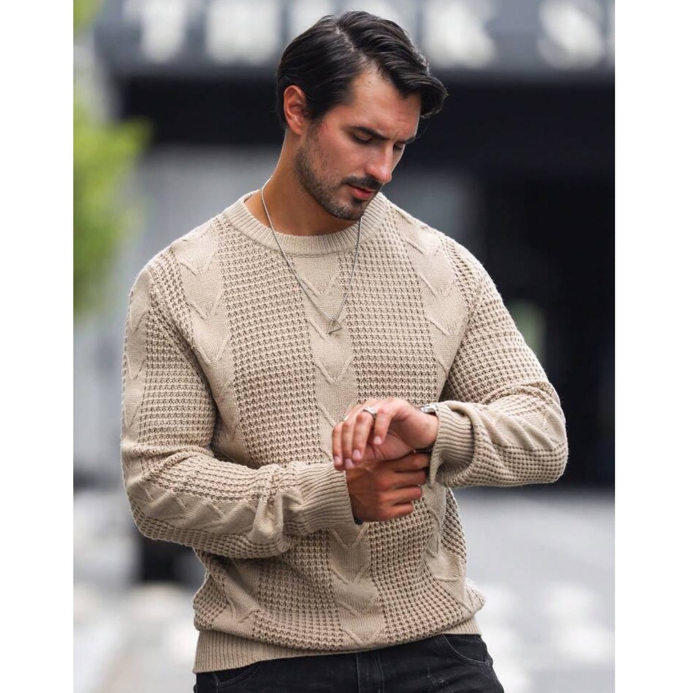 Cable Knit Sweater ⌚️
